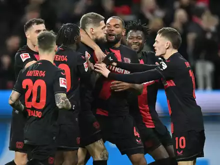 Leverkusen konnte den Vorsprung auf die Bayern zumindest vorübergehend auf elf Punkte ausbauen. - Foto: Marius Becker/dpa