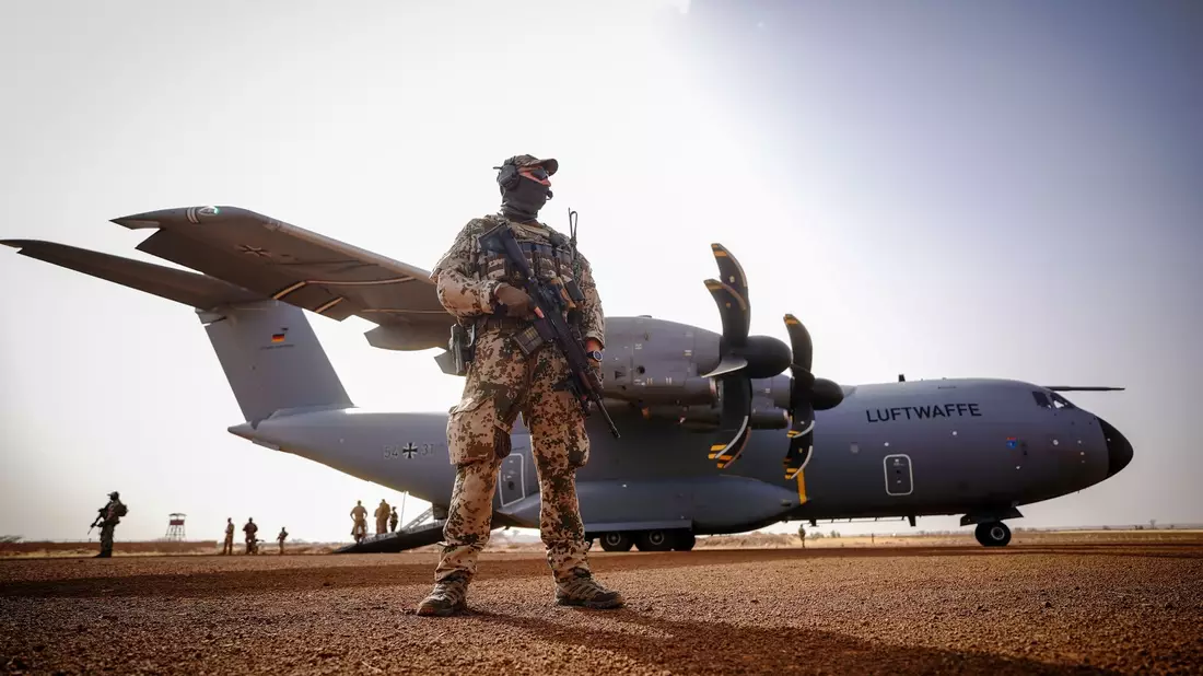Die Bundesregierung hat nach dem Überfall Russlands auf die Ukraine ein Sondervermögen von 100 Milliarden Euro aufgelegt, um die mangelhaft ausgestattete Bundeswehr verteidigungsfähig zu machen. - Bild: Kay Nietfeld/dpa