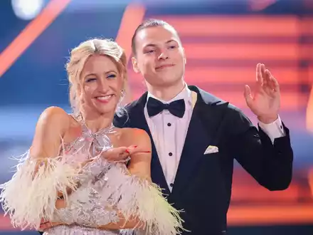 Gabriel Kelly und Kathrin Menzinger haben sich in den Kreis der Favoriten getanzt. - Foto: Rolf Vennenbernd/dpa