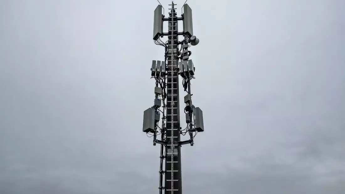 Die Anbieter Vodafone und Telekom aktivierten ihre Netze im Mobilfunkstandard der 5. Generation (5G) bereits 2019, O2 folgte 2020. - Bild: Jan Woitas/dpa