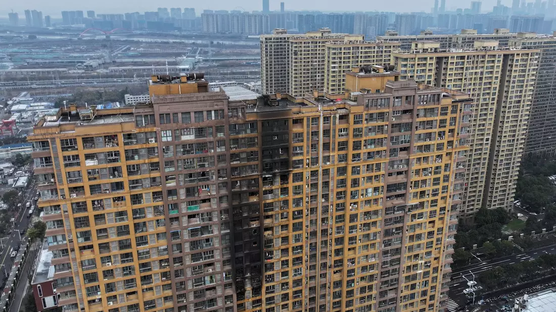 In China kommt es aufgrund der mangelhaften Einhaltung von Sicherheitsstandards immer wieder zu Wohnhausbränden mit mehreren Toten. - Bild: -/Chinatopix via AP/dpa
