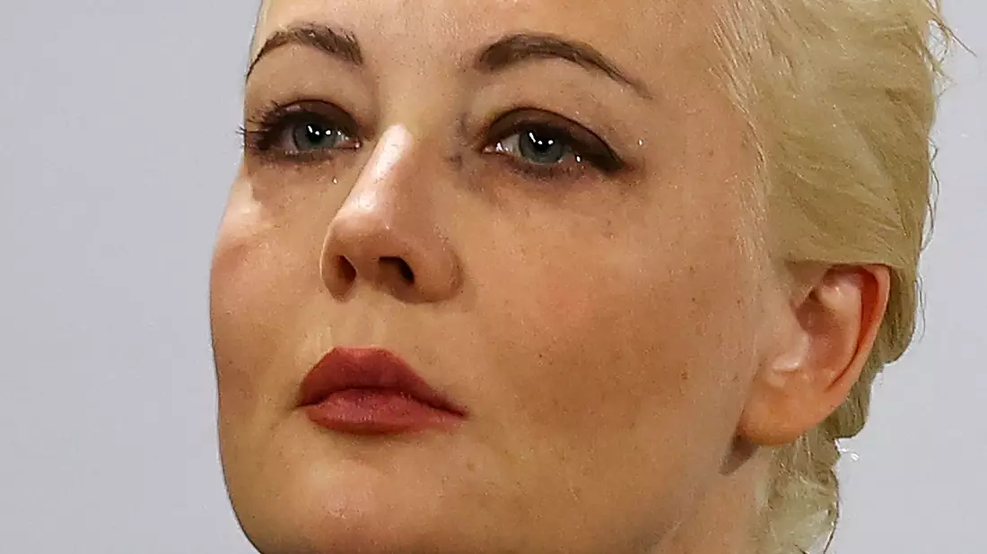 «Und kein wahrer Christ könnte jemals tun, was Putin jetzt mit dem toten Alexej tut»: Nawalnys Ehefrau Julia Nawalnaja. - Bild: Kai Pfaffenbach/Pool Reuters/AP/dpa