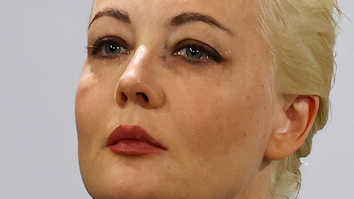 «Und kein wahrer Christ könnte jemals tun, was Putin jetzt mit dem toten Alexej tut»: Nawalnys Ehefrau Julia Nawalnaja. - Foto: Kai Pfaffenbach/Pool Reuters/AP/dpa
