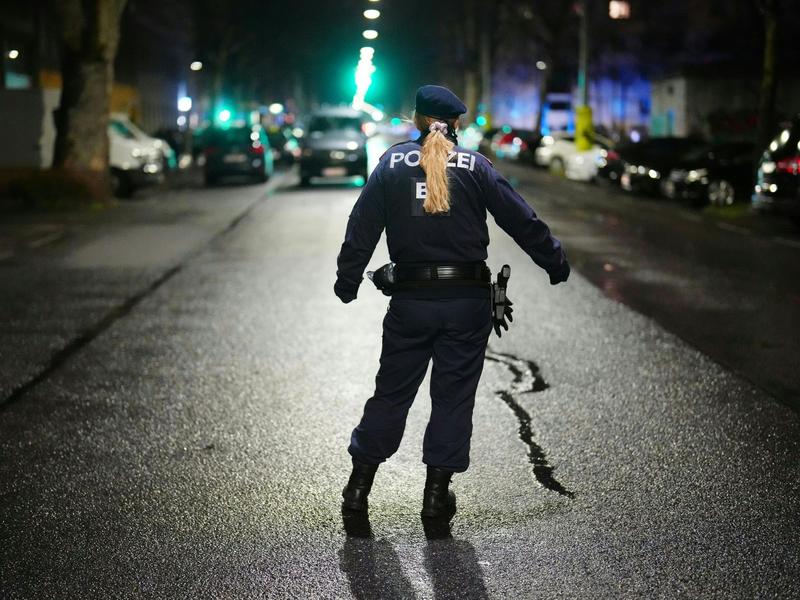 Drei Frauen sind in einem Bordell in Wien-Brigittenau tot aufgefunden worden. Ein Tatverdächtiger befindet sich in Polizeigewahrsam. - Foto: Georg Hochmuth/APA/dpa