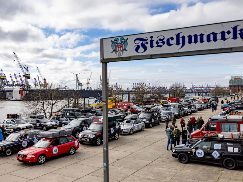In 16 Tagen durch neun Länder: Alte Autos und Motorräder starten ihre Rallye bis zum Nordkap. - Foto: Axel Heimken/dpa