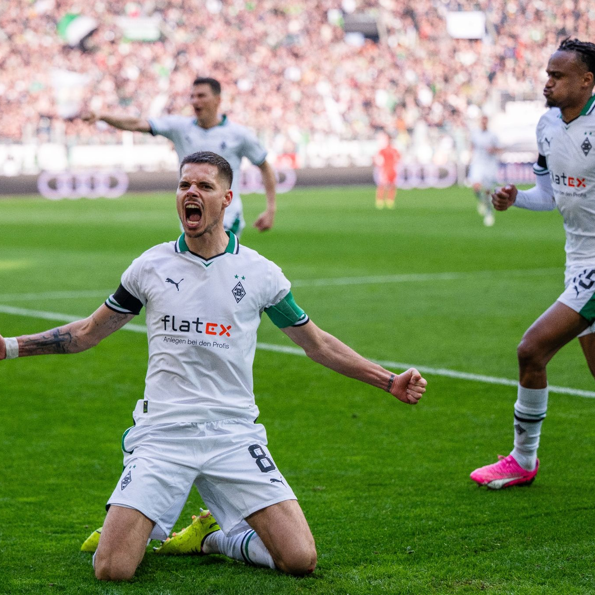 Gladbachs Julian Weigl jubelt nach seinem Treffer gegen den VfL Bochum. - Foto: Marius Becker/dpa