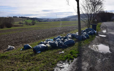 POL-HI: Illegale Müllentsorgung an der B3 zwischen Alfeld und Delligsen - Zeugenaufruf - Foto: presseportal.de