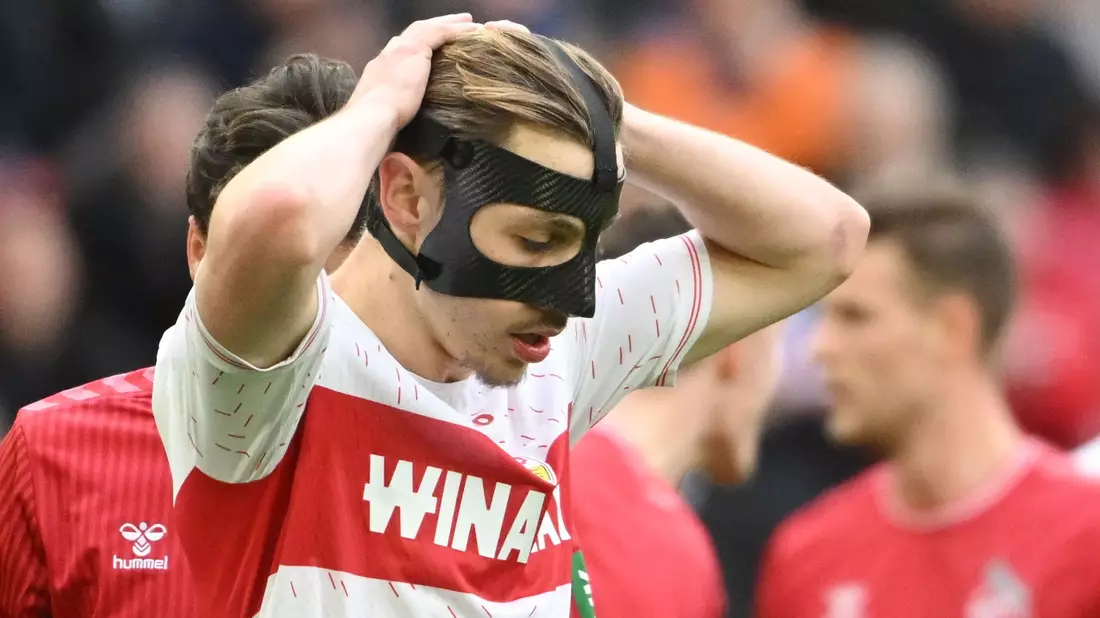 Stuttgarts Anthony Rouault ist nach dem Remis gegen den 1. FC Köln sehr enttäuscht. - Bild: Marijan Murat/dpa