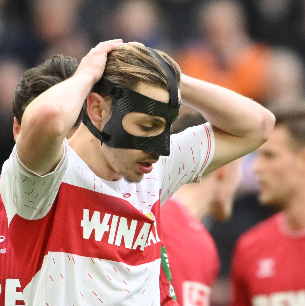 Stuttgarts Anthony Rouault ist nach dem Remis gegen den 1. FC Köln sehr enttäuscht. - Foto: Marijan Murat/dpa