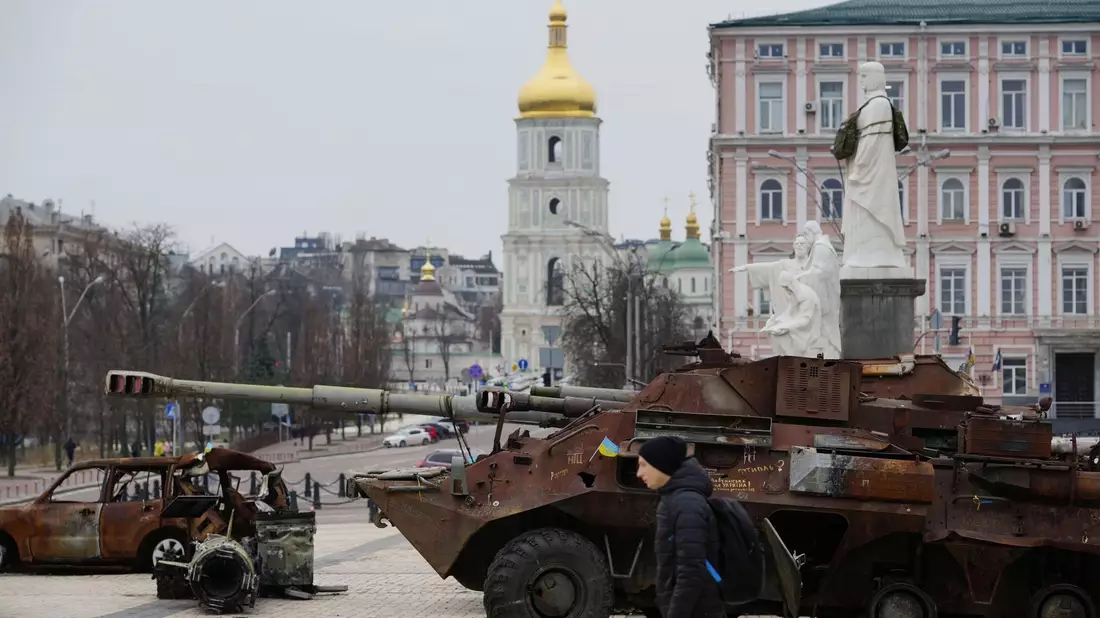 Erbeuteteürussische Kriegsgeräte auf einem Platz in der ukrainischen Hauptstadt Kiew. - Bild: ---/kyodo/dpa