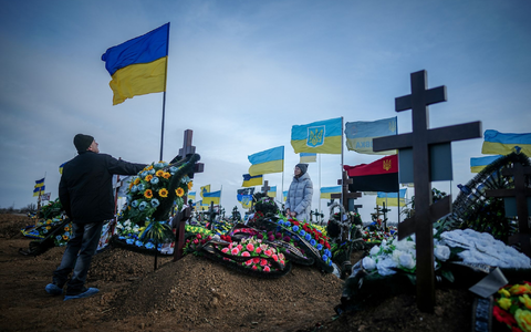 Friedhof in der Hafenstadt Odessa. Heute jährt sich der Beginn des russischen Angriffskriegs auf die Ukraine zum zweiten Mal. - Foto: Kay Nietfeld/dpa