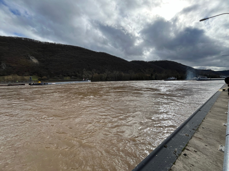 PP-ELT: NACHTRAG zur Pressenotiz vom 23.02.2024: Schubleichter reißt bei Ausfahrt aus der Schleuse Lehmen ab - Foto: presseportal.de