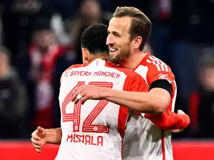 Harry Kane (r) erzielte beide Treffer für den FC Bayern. - Foto: Tom Weller/dpa