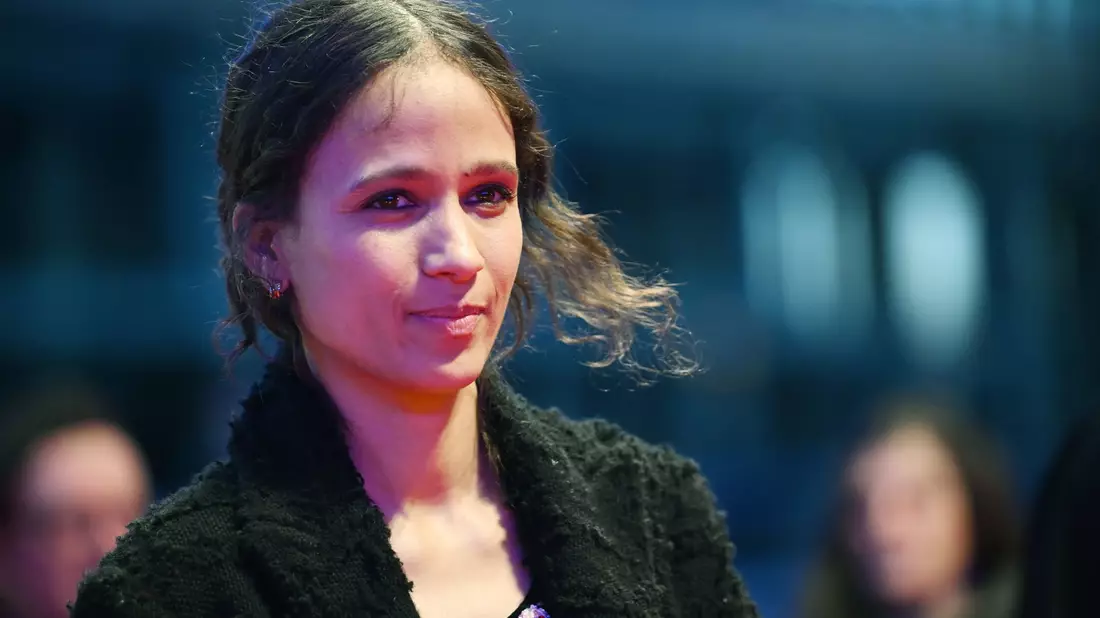 Der Dokumentarfilm «Dahomey» von der in Frankreich geborenen Regisseurin Mati Diop hat den Goldenen Bären der Berlinale gewonnen. - Bild: Britta Pedersen/dpa