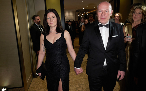 Im Januar hatten Wegner (r) und die Bildungssenatorin über ihren Anwalt mitteilen lassen, sie hätten sich im Herbst 2023 entschieden, eine Beziehung einzugehen. - Foto: Joerg Carstensen/dpa Im Januar hatten Wegner (r) und die Bildungssenatorin über ihren Anwalt mitteilen lassen, sie hätten sich im Herbst 2023 entschieden, eine Beziehung einzugehen. - Foto: Joerg Carstensen/dpa