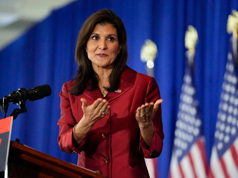 Stellte sich nach ihrem Ausstieg aus dem Rennen um die Präsidentschaftskandidatur nicht hinter Trump: Nikki Haley. - Foto: Chris Carlson/AP/dpa