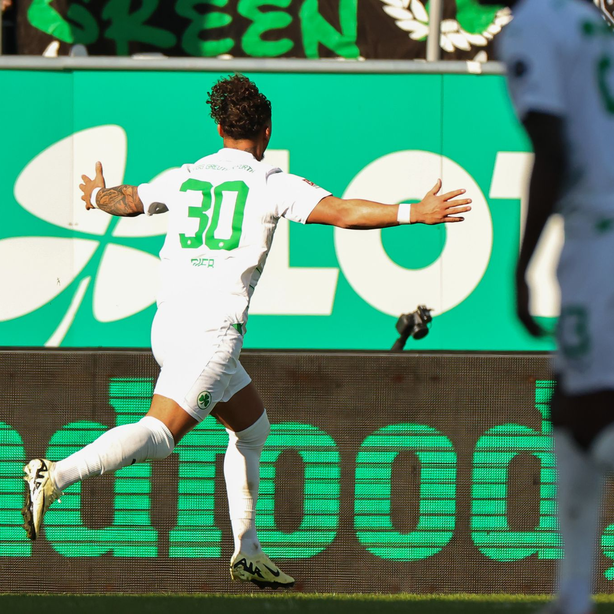 Armindo Sieb war mit zwei Toren der Fürther Matchwinner gegen Nürnberg. - Foto: Daniel Karmann/dpa