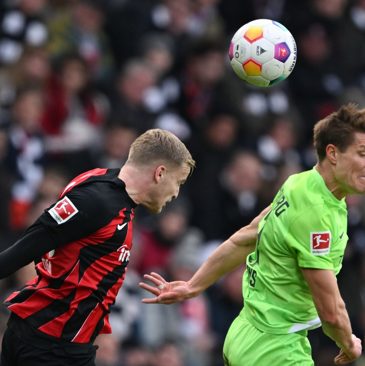 Nah dran am Schiedsrichter: Die DFL will dieses Projekt ausbauen. - Foto: Arne Dedert/dpa