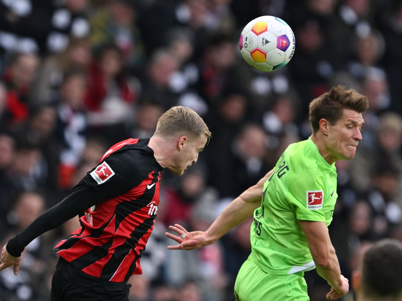 In der Partie zwischen Eintracht Frankfurt und dem VfL Wolfsburg kam es zu einer Punkteteilung. - Foto: Arne Dedert/dpa