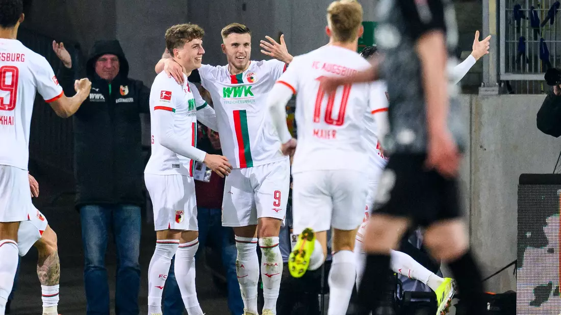 Augsburg setzte sich nach Rückstand noch gegen Freiburg durch. - Bild: Tom Weller/dpa