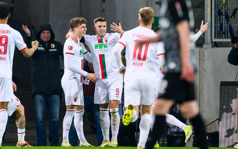 Augsburg setzte sich nach Rückstand noch gegen Freiburg durch. - Foto: Tom Weller/dpa