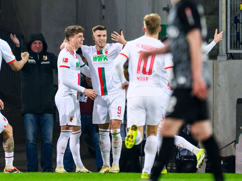 Augsburg setzte sich nach Rückstand noch gegen Freiburg durch. - Foto: Tom Weller/dpa