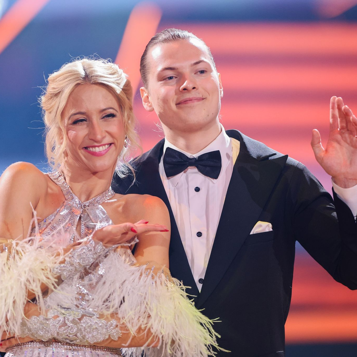 Gabriel Kelly und Kathrin Menzinger haben sich in den Kreis der Favoriten getanzt. - Foto: Rolf Vennenbernd/dpa