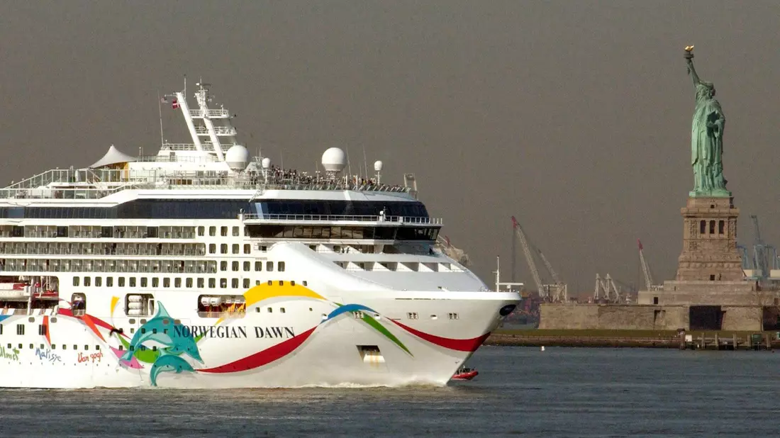 Das Kreuzfahrtschiff «Norwegian Dawn» war am 13. Februar in Südafrika zu seiner Reise aufgebrochen. - Bild: Po Mike Lutz/dpa