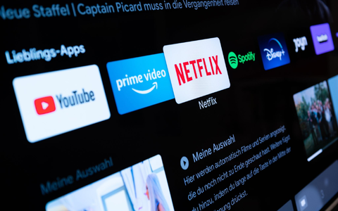 Ein großer Teil des Datenverkehrs in Europas Handynetzen geht auf Online-Angebote von US-Konzernen zurück. - Foto: Silas Stein/Deutsche Presse-Agentur GmbH/dpa