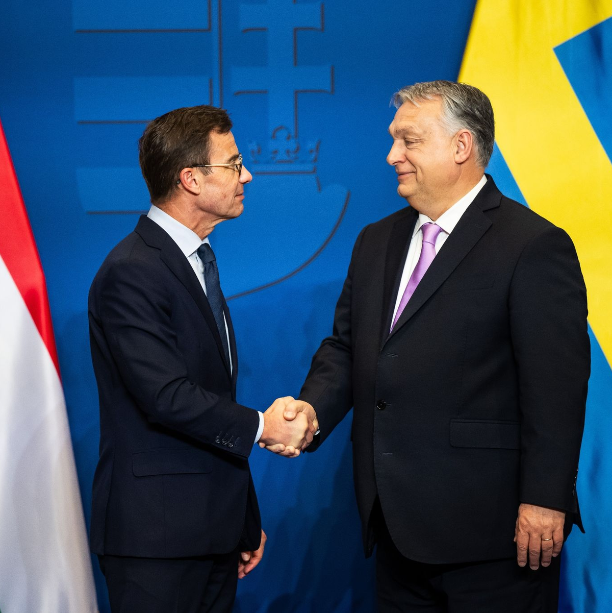 Streitigkeiten «in würdiger Weise» beigelegt: Schwedens Ministerpräsident Ulf Kristersson (l) und Viktor Orban kamen in Budapest zusammen. - Foto: Marton Monus/dpa