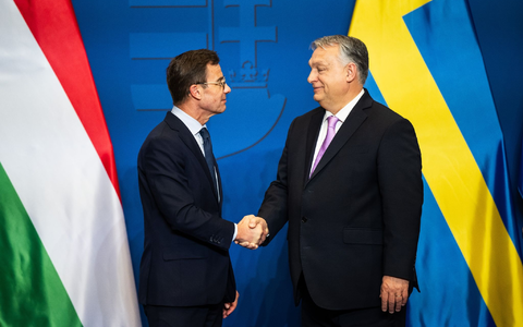 Streitigkeiten «in würdiger Weise» beigelegt: Schwedens Ministerpräsident Ulf Kristersson (l) und Viktor Orban kamen in Budapest zusammen. - Foto: Marton Monus/dpa