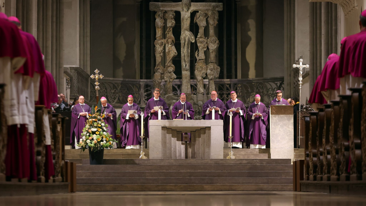 Die in der vergangene Woche bei der Frühjahrsvollversammlung verabschiedete Erklärung aller katholischen Bischöfe in Deutschland brandmarkt völkischen Nationalismus als unvereinbar mit dem christlichen Glauben. - Foto: Karl-Josef Hildenbrand/dpa
