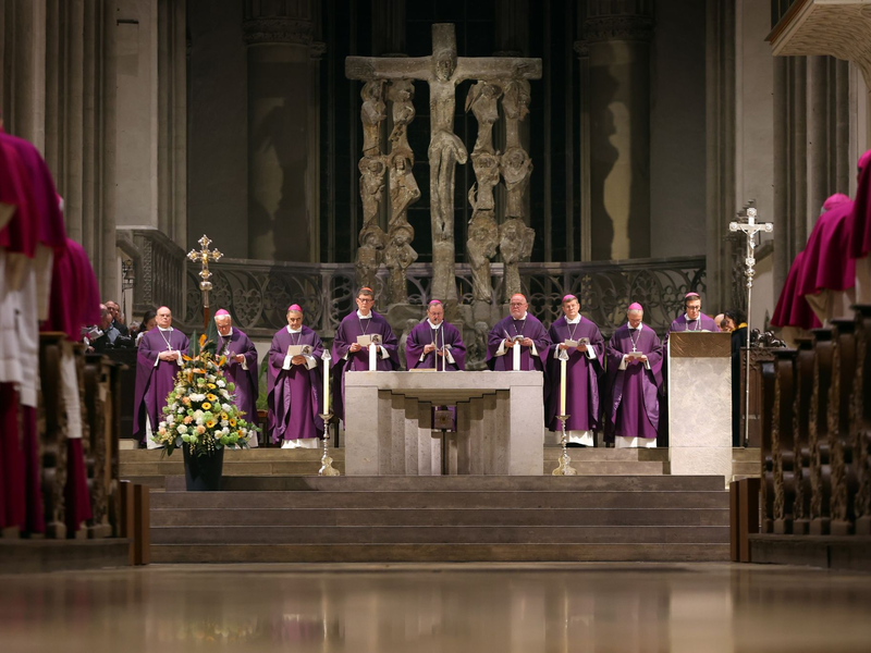 Die in der vergangene Woche bei der Frühjahrsvollversammlung verabschiedete Erklärung aller katholischen Bischöfe in Deutschland brandmarkt völkischen Nationalismus als unvereinbar mit dem christlichen Glauben. - Foto: Karl-Josef Hildenbrand/dpa