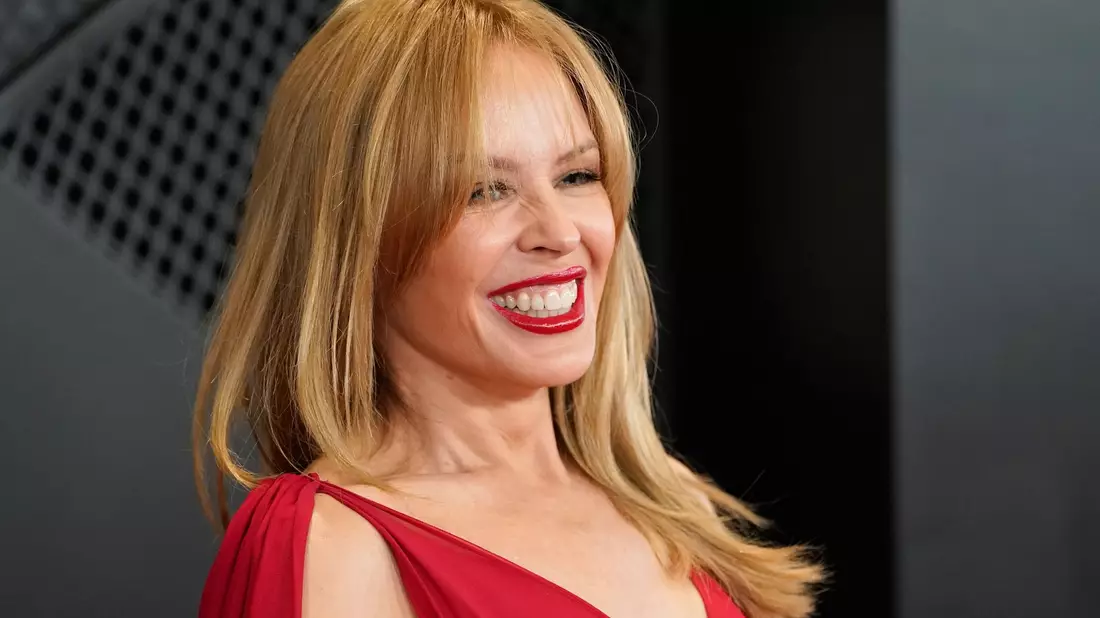Kylie Minogue bei der Verleihung der 66.  Grammy Awards in Los Angeles. - Bild: Jordan Strauss/Invision/AP/dpa