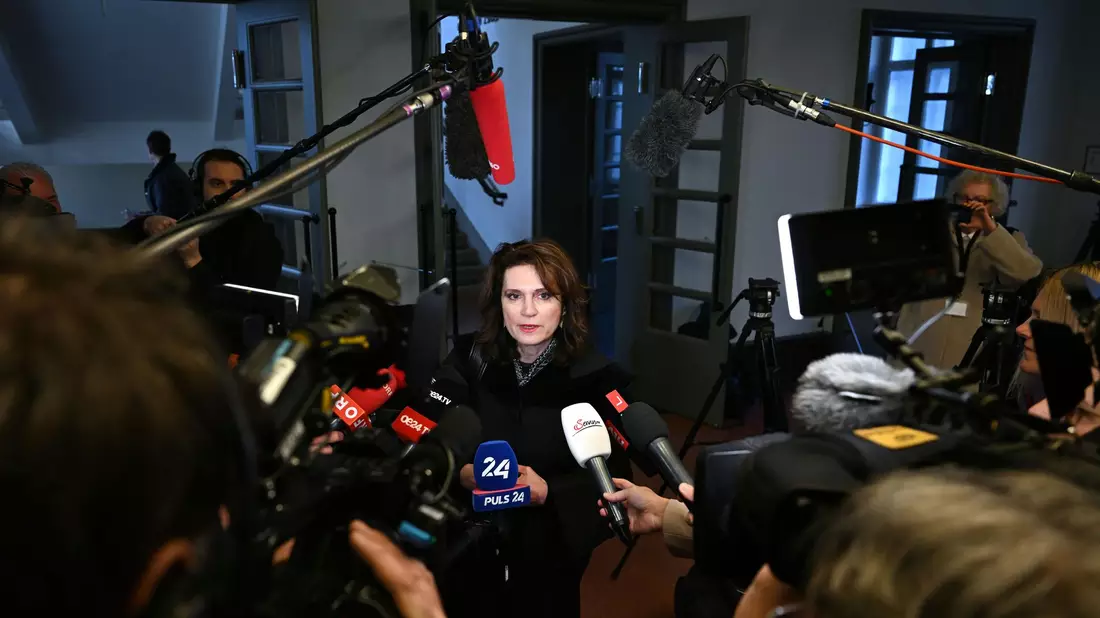 Anwältin Astrid Wagner vor Verhandlungsbeginn des Prozesses im österreichischen Krems. - Bild: Helmut Fohringer/APA/dpa