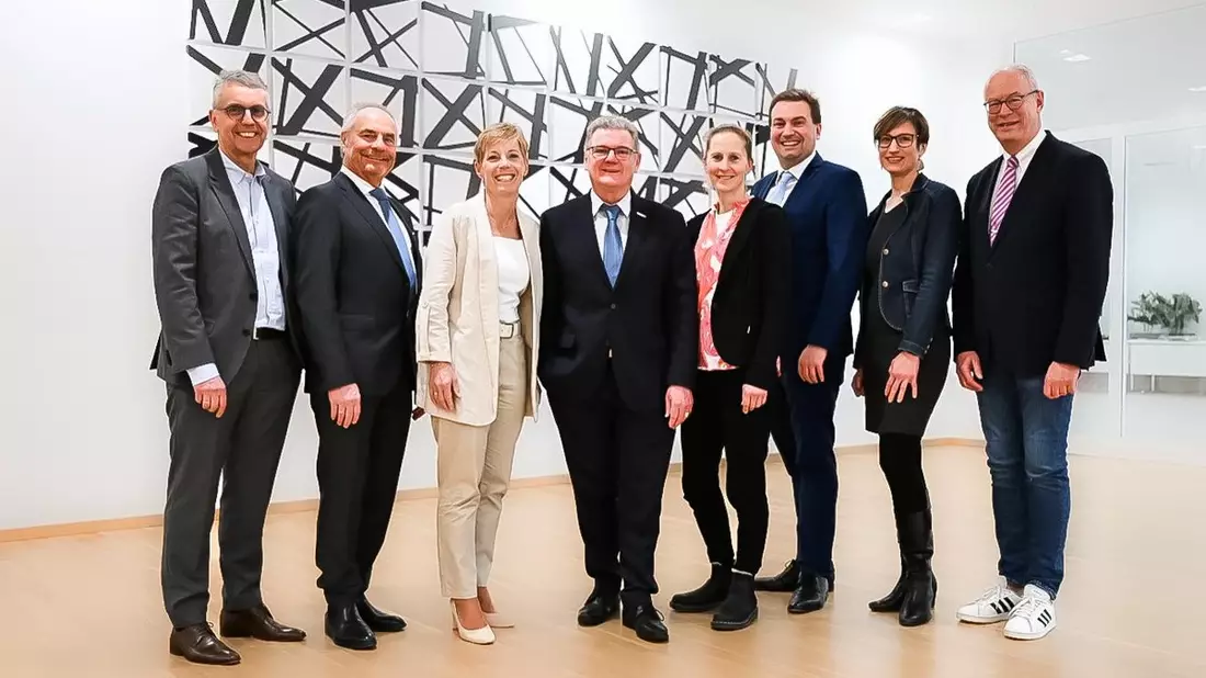 LSB-Präsident Stefan Klett einstimmig im Amt bestätigt - Votum für Olympiabewerbung / Mitgliederversammlung 2024 in Essen - Bild: presseportal.de