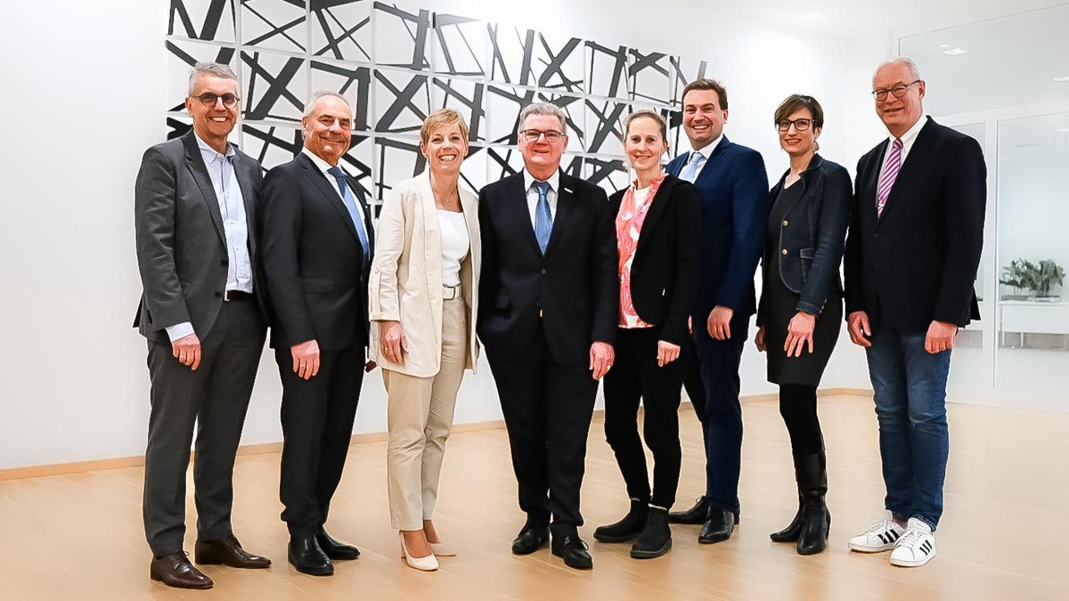 LSB-Präsident Stefan Klett einstimmig im Amt bestätigt - Votum für Olympiabewerbung / Mitgliederversammlung 2024 in Essen - Foto: presseportal.de