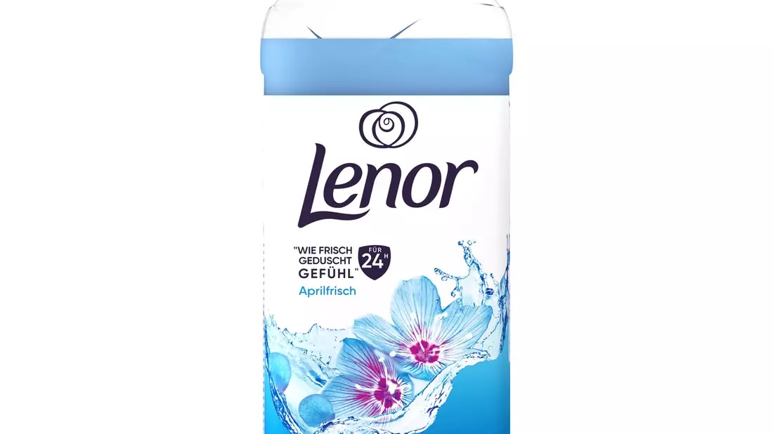 Die neuen Lenor Weichspüler mit 24-Stunden-Frischeschutz-Technologie schützen Kleidung vor unangenehmen Gerüchen und bieten die bisher beste Lenor Wohlfühlfrische - Bild: presseportal.de