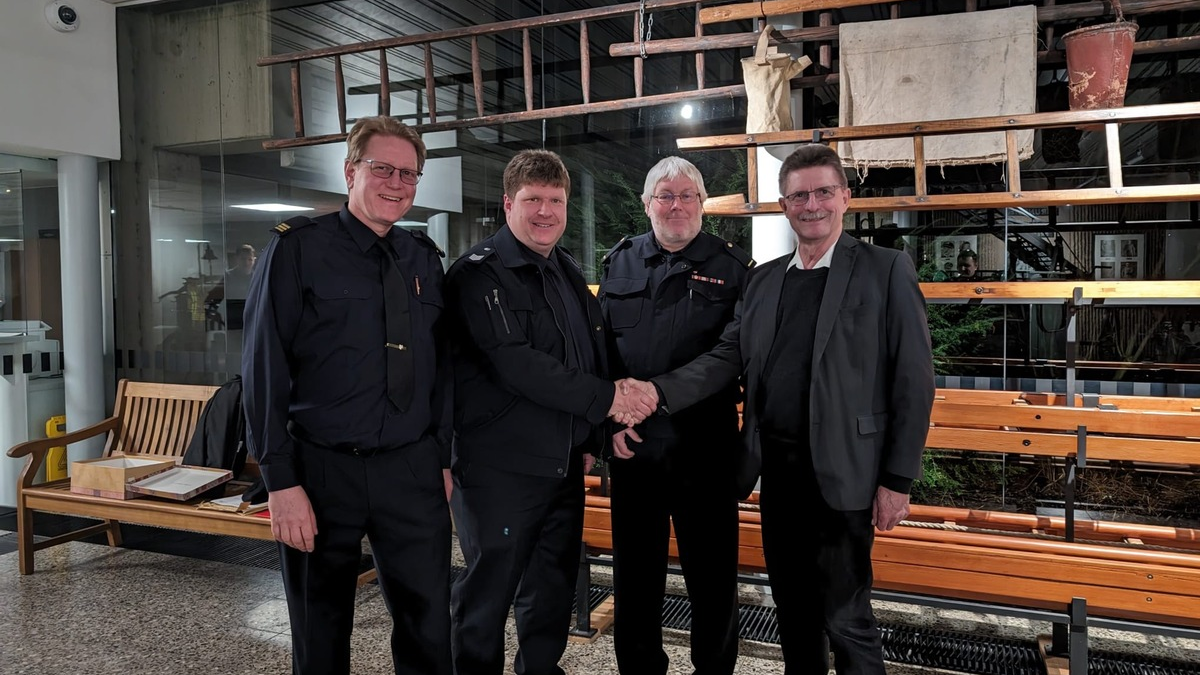 FW Bremerhaven: Freiwillige Feuerwehr Wulsdorf wählt neuen Wehrführer - Foto: presseportal.de