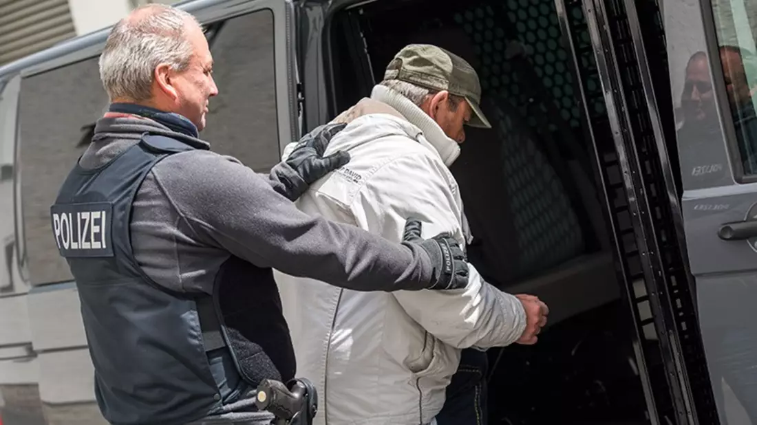 Bundespolizeidirektion München: Ausstehende Unterhaltszahlungen und 1.200 Euro Sicherheitsleistung/ Bundespolizei landet zwei Fahndungstreffer - Bild: presseportal.de