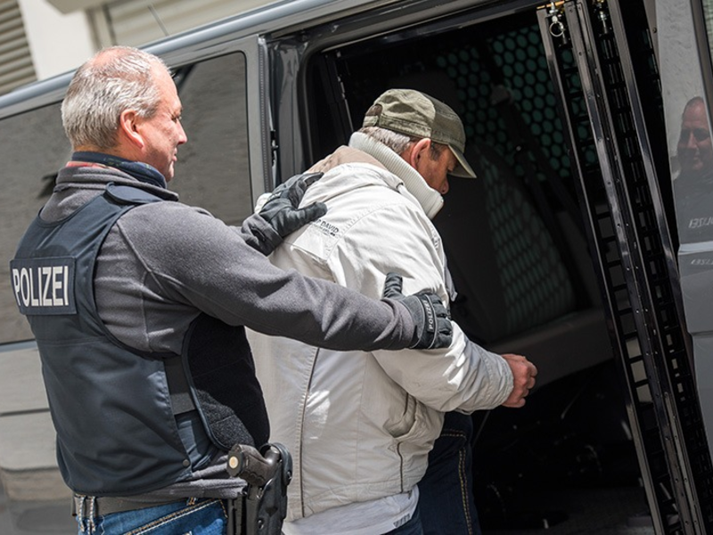 Bundespolizeidirektion München: Ausstehende Unterhaltszahlungen und 1.200 Euro Sicherheitsleistung/ Bundespolizei landet zwei Fahndungstreffer - Foto: presseportal.de