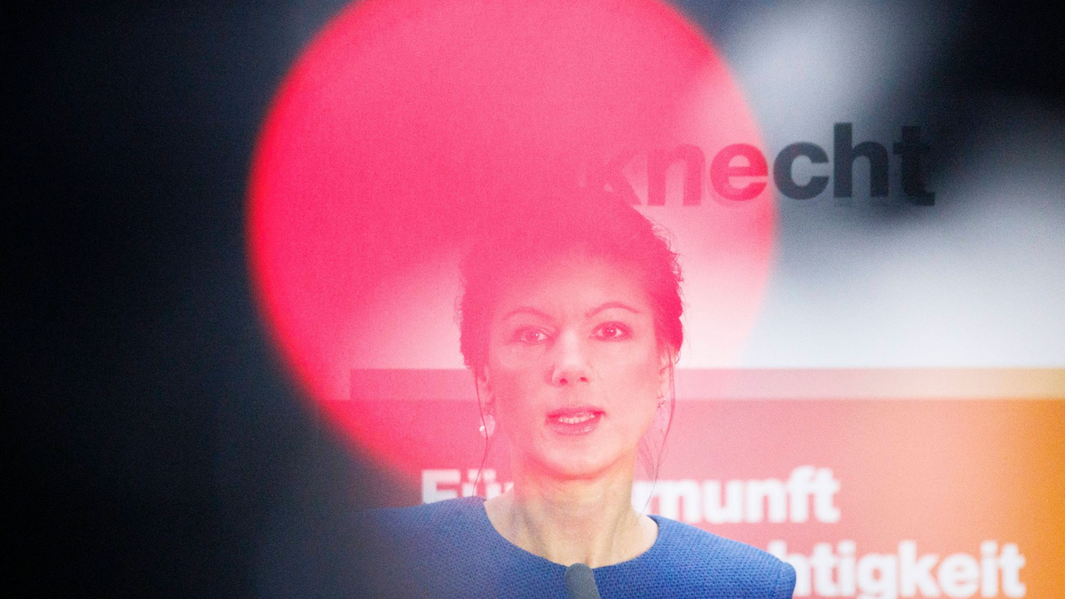 «In kürzester Zeit haben wir weit mehr als die erforderlichen Unterschriften erhalten. Damit ist jetzt gesichert, dass das BSW bei der Europawahl antreten kann», sagt Sahra Wagenknecht. - Foto: Carsten Koall/dpa