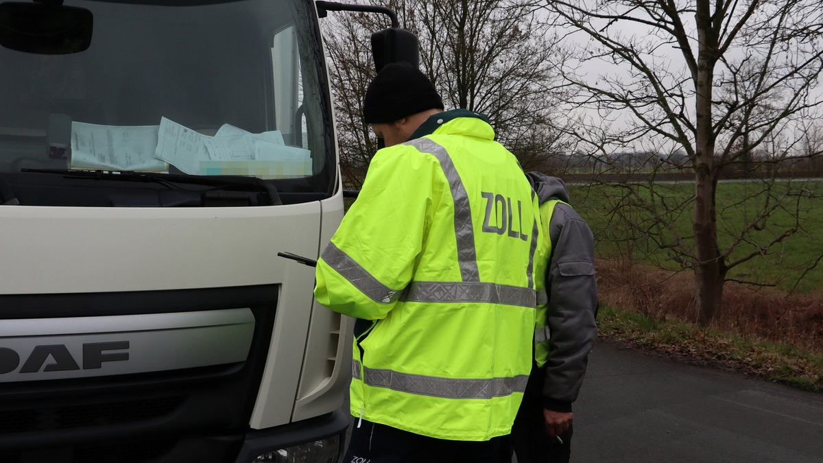 HZA-MS: Hauptzollamt Münster durchsucht Transportfirma im Münsterland / Verdacht der illegalen Beschäftigung mehrerer Ausländer und der Hinterziehung von Sozialversicherungsbeiträgen - Foto: presseportal.de