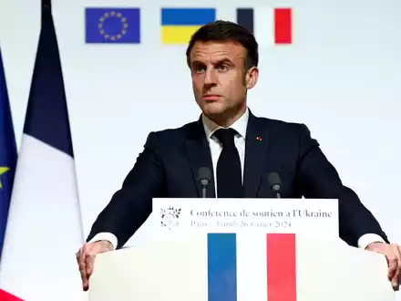 «Wir werden alles tun, was nötig ist, damit Russland diesen Krieg nicht gewinnen kann»: Frankreichs Präsident Emmanuel Macron. - Foto: Gonzalo Fuentes/RTR/AP/dpa