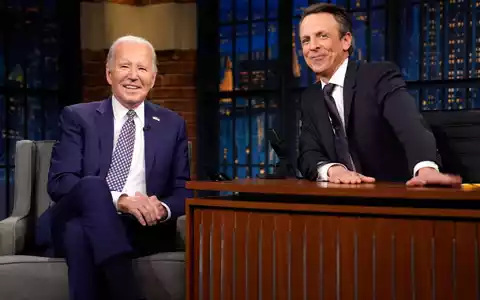 Joe Biden (l) war bereits vor zehn Jahren als Gast in der Sendung «Late Night with Seth Meyers». - Foto: Evan Vucci/AP