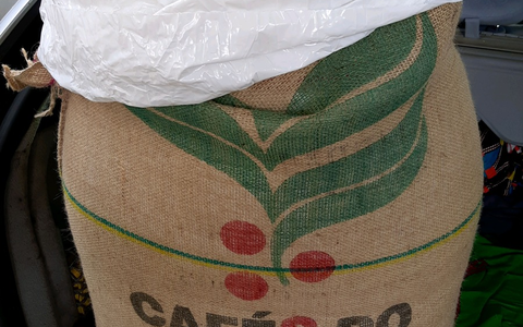 HZA-SI: Espresso, Macchiato oder doch Cappuccino?/ZOLL findet 72,5 Kilogramm Kaffeebohnen im Kofferraum - Foto: presseportal.de HZA-SI: Espresso, Macchiato oder doch Cappuccino?/ZOLL findet 72,5 Kilogramm Kaffeebohnen im Kofferraum - Foto: presseportal.de