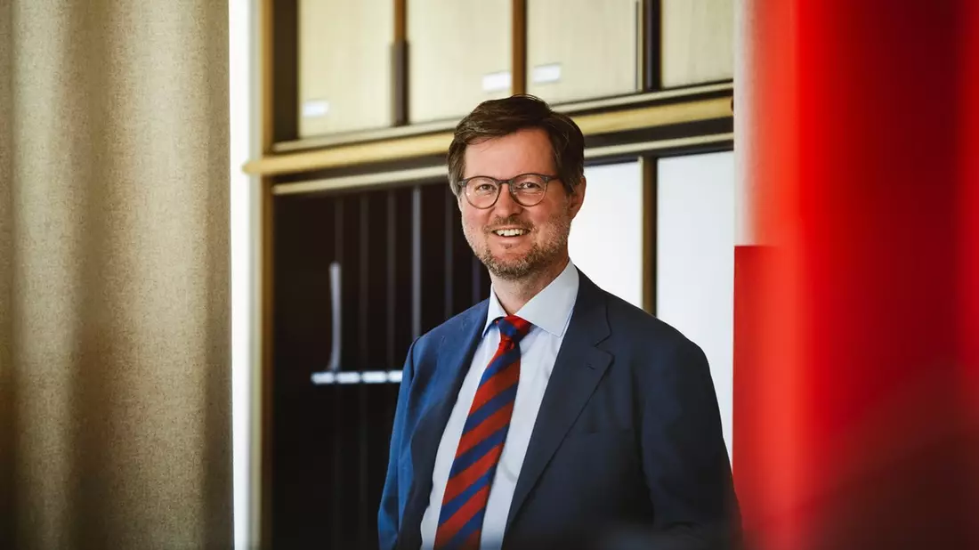 Zeitenwende fürs Lernen / Wie Bildung heute geht, warum sich der Mut zur Transformation lohnt und was man in Zeiten von KI wirklich noch lernen muss - beantwortet Bildungs-Experte Dr. Peter Rösner - Bild: presseportal.de