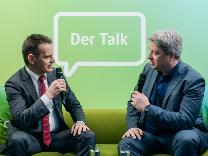 Energiemanager-Talk auf dem grünen eprimo Sofa / Interview-Video am Rande des Handelsblatt Energiegipfels 2024 produziert - Foto: presseportal.de