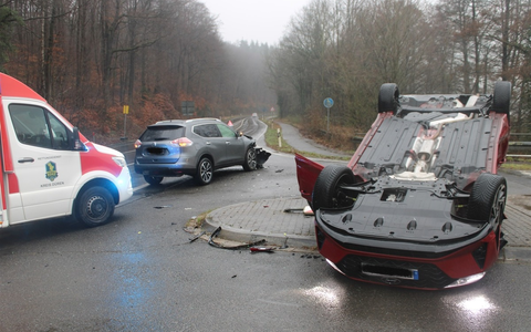 POL-DN: Unfall auf der L12 - Pkw überschlägt sich - Foto: presseportal.de