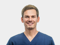 Strahlend weiße und gesunde Zähne: Dr. Philipp Maatz vom MVZ Zahnimpuls Lampertheim beleuchtet, für wen eine Zahnaufhellung wirklich sinnvoll ist - Foto: presseportal.de